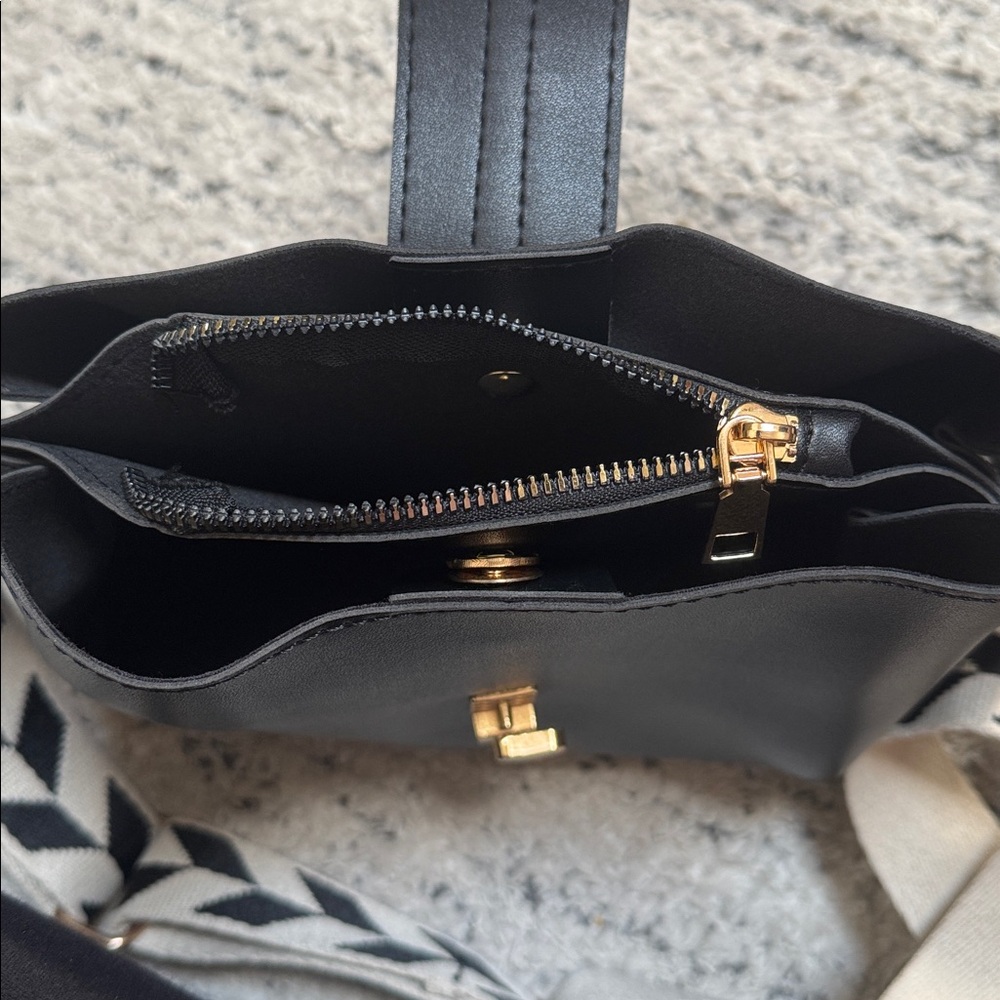 Women's Crossbody Bag - Picture 9 of 10